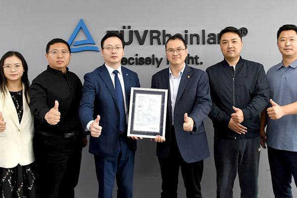 鈣鈦礦進入“三維”時代——協鑫光電獲得TüV萊茵IEC 61215和IEC 61730認證